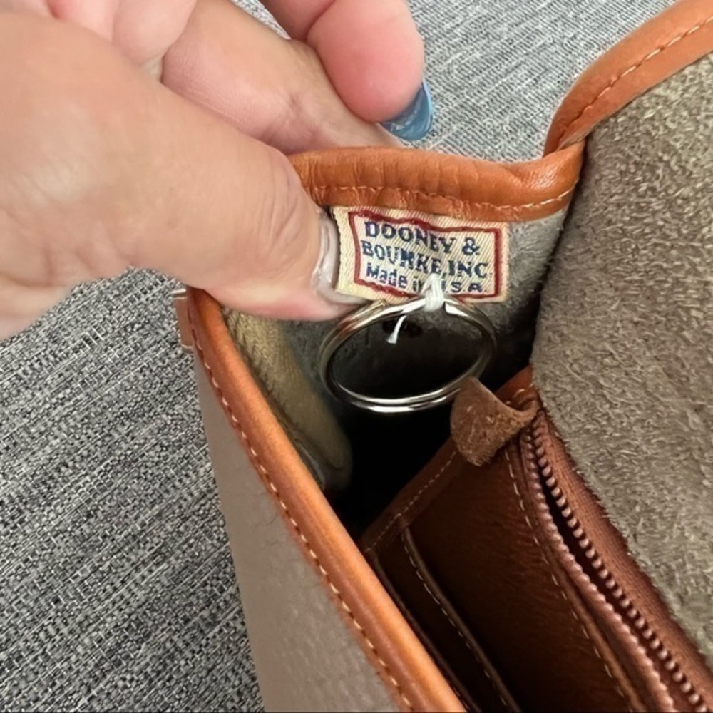 Dooney & Bourke | Vintage All Weather Pebbled Soft Leather Handbag - Picture 10 of 14